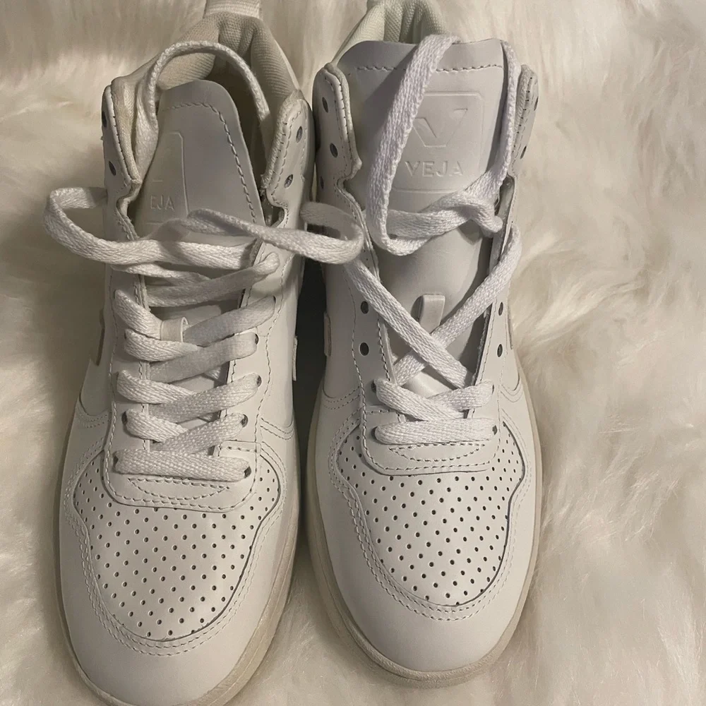 Veja V-15 Mid Sneaker - Picture 3 of 6